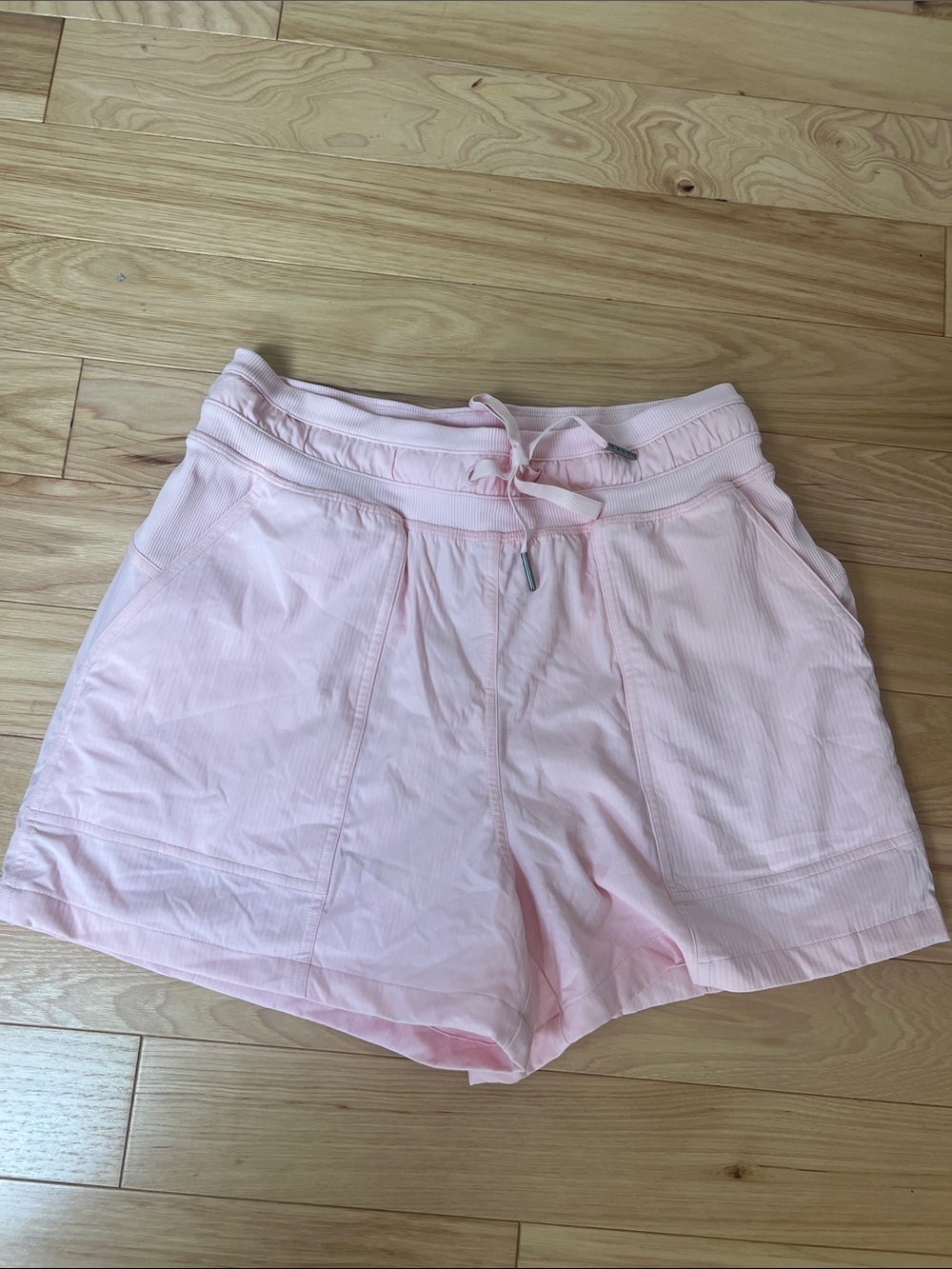 Lululemon Dance Studio Shorts - Size 4 - Strawberry Milkshake - Picture 2 of 5